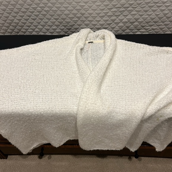 white cozy free people sweater - Picture 2 of 4